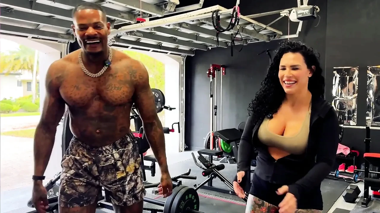 Jason Luv wierci swój BBC w małej cipce Bianca Bailee
