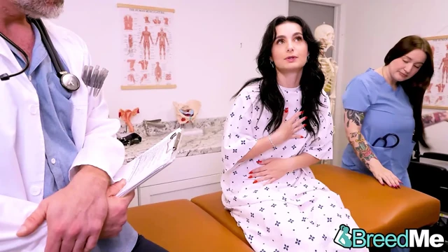 Evie Christian, Dr. Mike'ın Çok Etkili Dölleme Tedavisini Alıyor