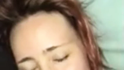 Ateşli evli kadın büyük zenci yarağını emiyor