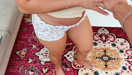 Yeni tombul oda arkadaşımı kiranın ilk gününde mastürbasyon yaparken yakaladım