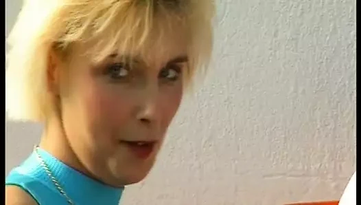 Milf yapımcı tarafından stüdyoda becerdin alır