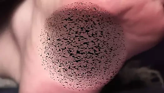 genç prensesin ayaklarını yalamak