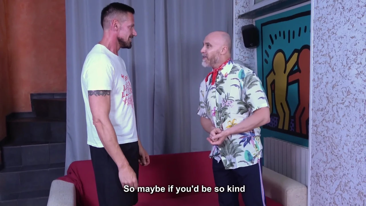 Porno gay: el recién llegado se corre con una carga enorme