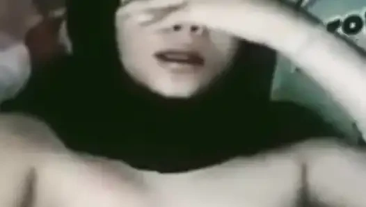 Bir Kadının Hijab Küpe Takma Hakkı