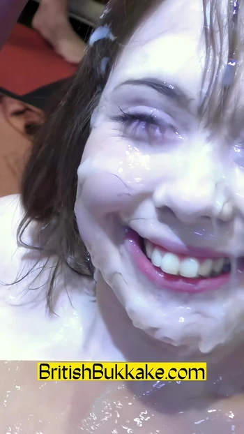 Покрытое спермой лицо