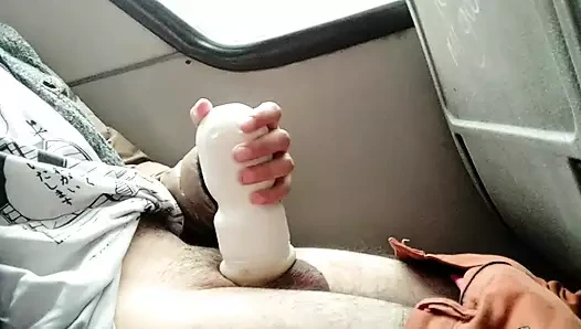 Otobüste fleshjack'i sikiyor