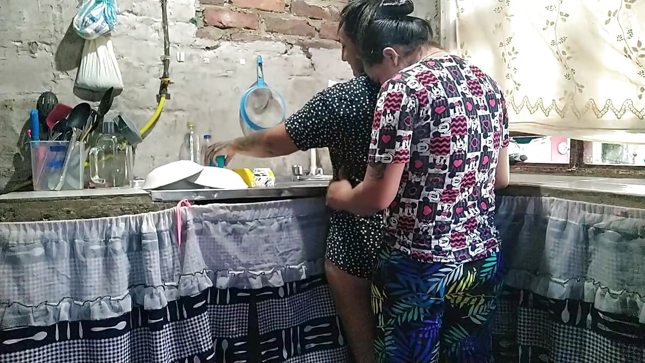 Sevgilim kıskanıyor ve onu sevdiği gibi memnun etmek zamanı