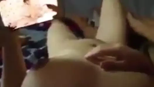 Porno (asyalı ev yapımı) izleyen kız arkadaşını delmeye başla