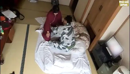 Özel bir oda seansında yakalanan bir kaplıca görevlisinin saatler sonra baştan çıkarılması -sahne.5