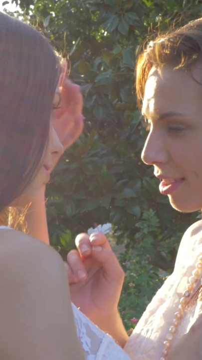 Aidra Foxx ve Madi Meadows İnci Kolye Kullanıyor | Bölüm 1