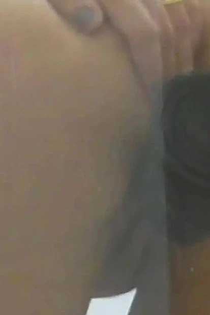 Идеальная натуральная жена с большой попкой получает во все дырки