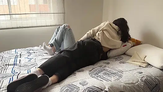 Birbirimize sürtünüyoruz