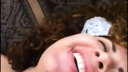 Kıvırcık saçlı şişman tombul arkadaş, güzel ıslak kedi- thebbwgf