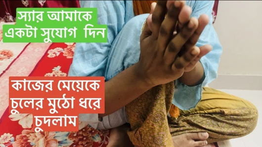 Güzel çalışan gril evde medam yokken sahibinin oral seks amcığıyla sert sikişiyor