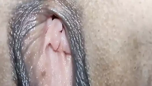 Kocam sana deliklerimi gösteriyor, parmağını götüme sokuyor ve beni kamerada sikiyor