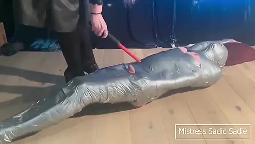 Aşağılama, çiğneme, elektro oyun ve diğer sapık oyunlarla dolu esaret filmi