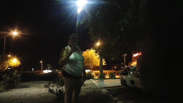 Tombul iri güzel evli kadın eğlencesi!