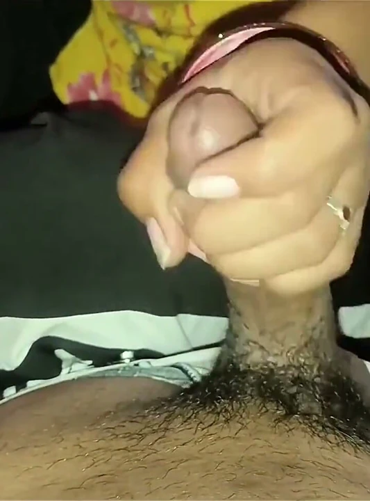 Nisha Jaan odama geldi ve penisime mastürbasyon yaptı, videoyu izle ve dölünü serbest bırak