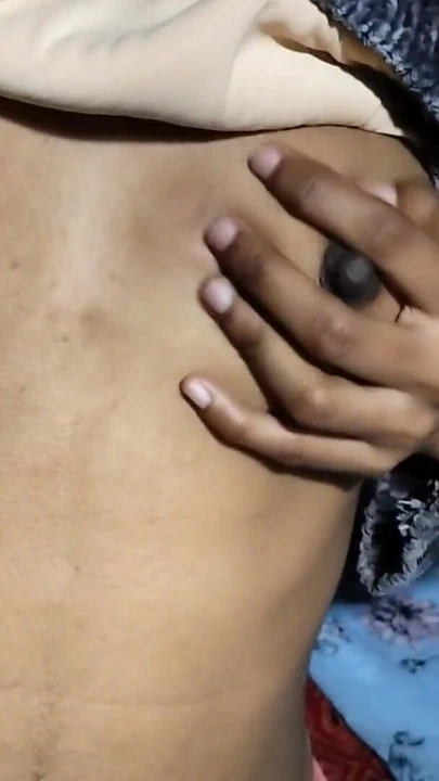 Hintli kız onu gösteriyor | Klip 2