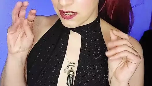 Israrlı ve ateşli bir seks işçisi sokakta şaplak atıp hileleriyle sana yaklaşıyor!!!