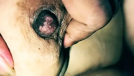 Pel pelai ka maja lete huye pati patni.
