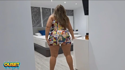 Sexy big ass friend visits me with her short dress!! latina homemade porn!!
