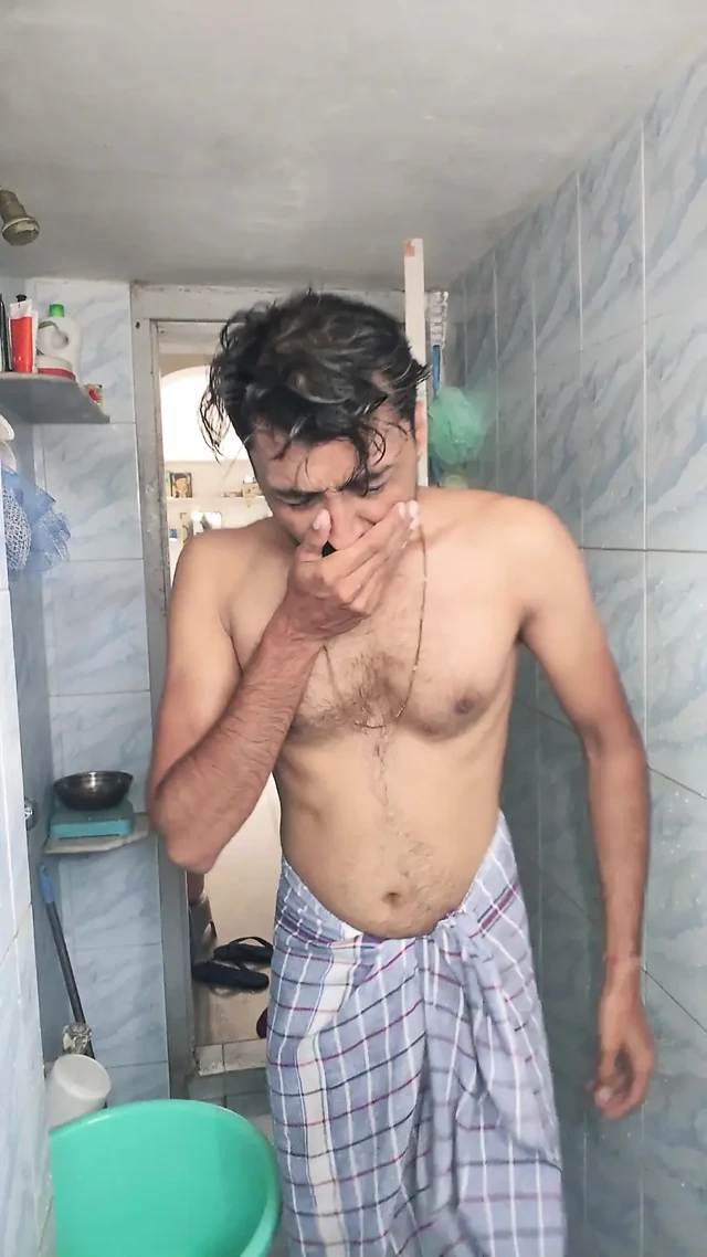 Banyo Yaptır Yüzlü Çıplak