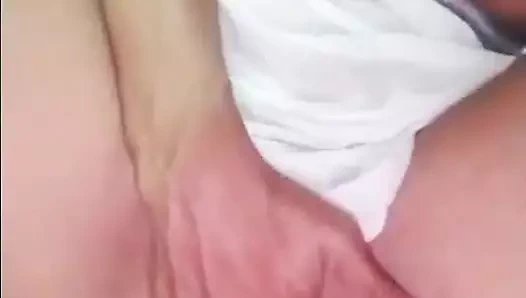 Probando camisolin me dieron ganas de tocarme