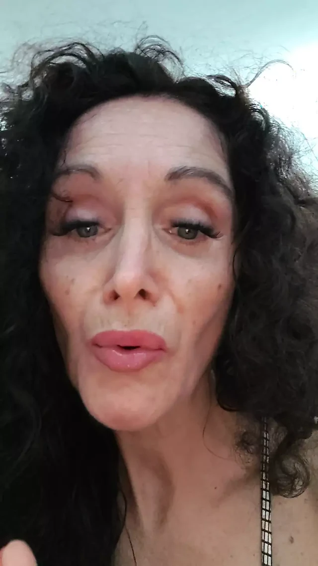 Играю с моей тантал-куклой