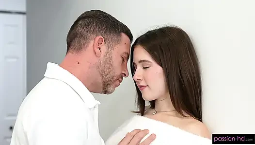 Alana Rose derin amcık masajı yapıyor