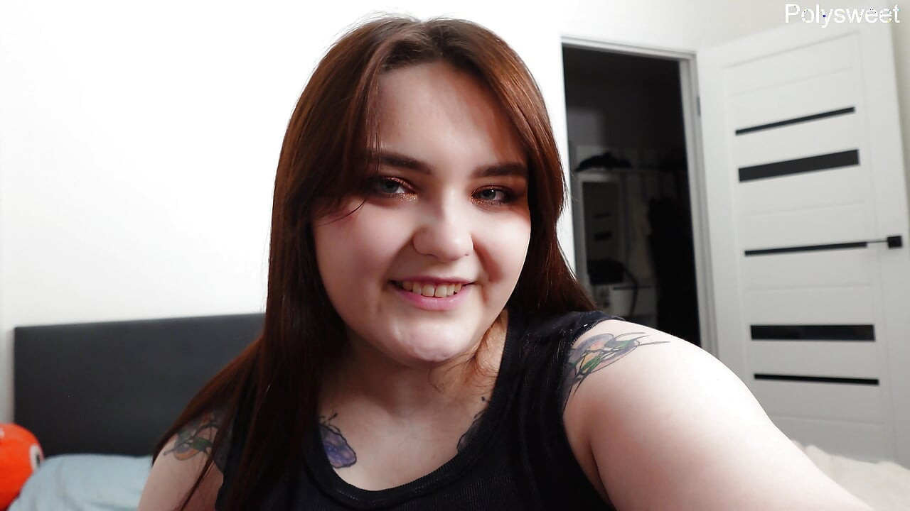 Güzel bir Rus orta yaşlı seksi kadının ıslak amcığı