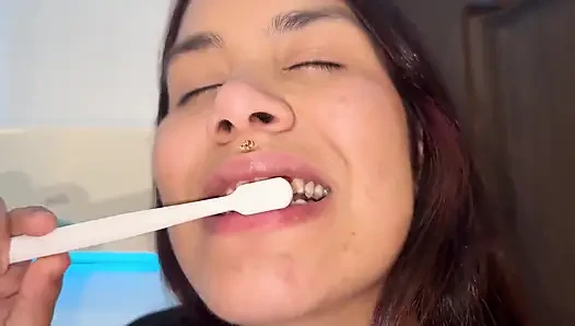 Veronicas'ın vücudunda eğleniyorum