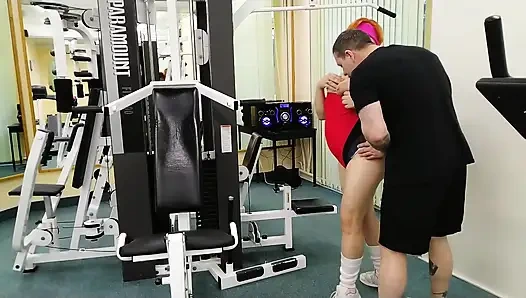 Tombul fare spor salonunda sikiliyor