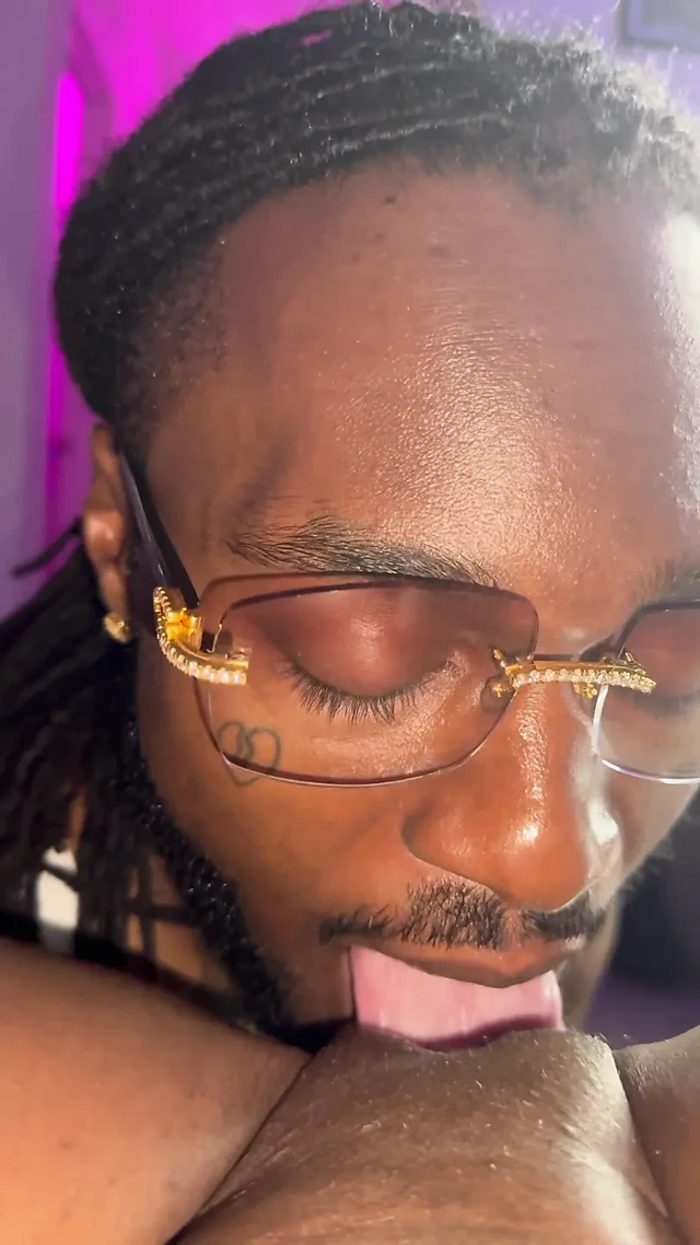 Kocam boşalana kadar amımı yalıyor