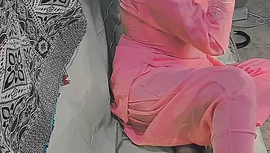 RIMSHA YENGE PARMAKLıYOR VE YAĞ MASAJı YAPıYOR