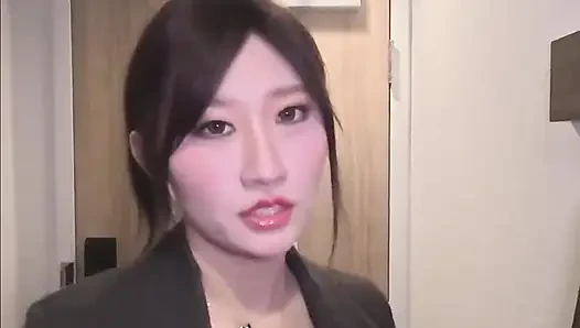 Душ с Chloe Lin и наблюдай за ее соло