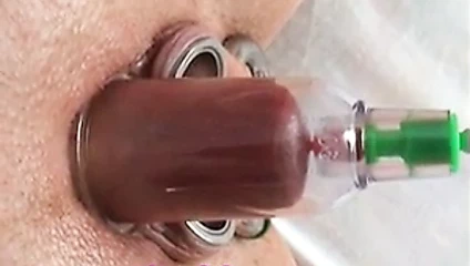 pompalama klitoris bağlı esaret delici meme pompalanır