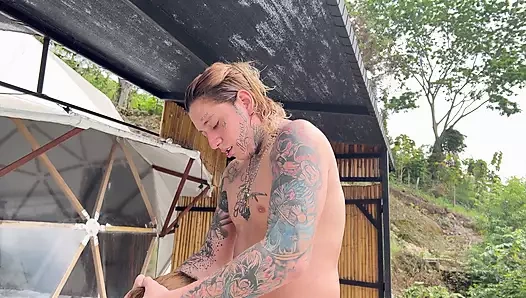 Jakuzide bikini giymeye çalışmayın, bir işe yarar, sikilirsin.