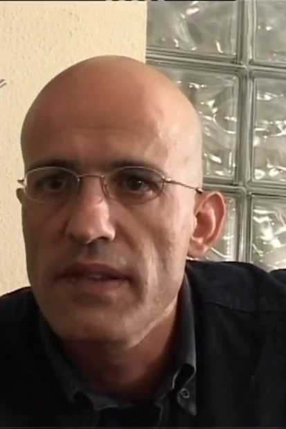 Фантастическую грудастую милфу трахнули и кончили на лицо два хуища в любительском видео