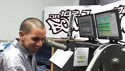 Honolulu'da Tera Patrick'in yer aldığı radyo röportajı