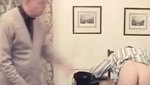 Sigara içmek için müdür baston çocuk.