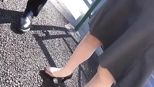 M577g05 bir kadın patron ve toplumun yeni bir üyesi tarafından fotoğraflanan yeni bir çalışan.