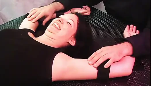 Bayan dul gıdıklanmaktan nefret etmeyi seviyor - 1080p - 2'nin bölüm 1'i - bleufetish'in uzun zamandır müşterisi ve gıdıklanmanın büyük hayranı