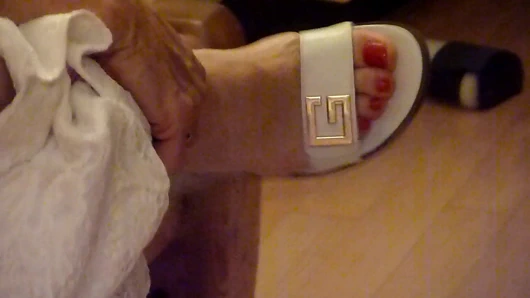 Yakın çekim gucci sandalet