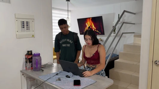 Müşterimin karısını bilgisayarını tamir ederken sikiyorum