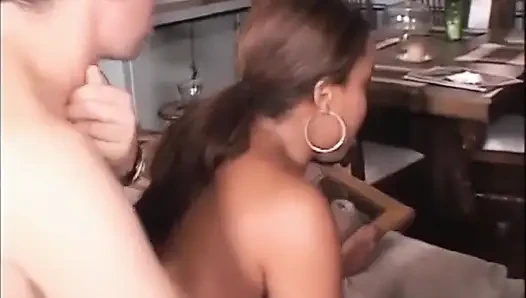 Seksi siyah amcıkta büyük yarak... ağzına boşalma