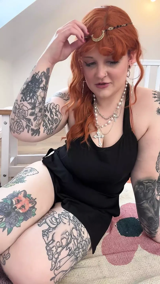 Elf kız yaralı insan buluyor