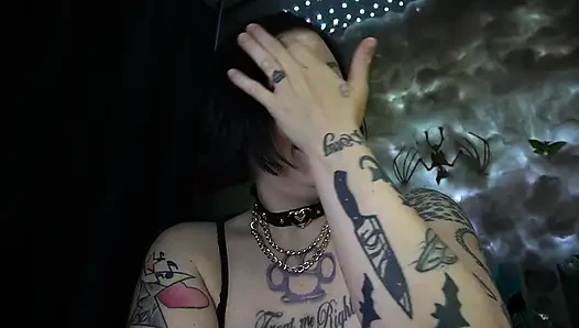 Gotik sürtük amcıklarını kremletiyor ve fışkırtıyor 31 talimatı