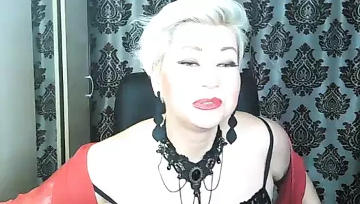 Sıcak mini etek kaltak yapay penis...