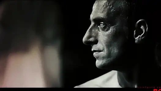 Tiffany Kingston dildoları ve yarakları seviyor